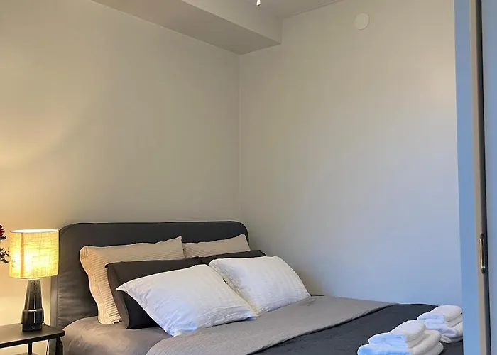 Bright Sauna 50m To Train, Near Airport *